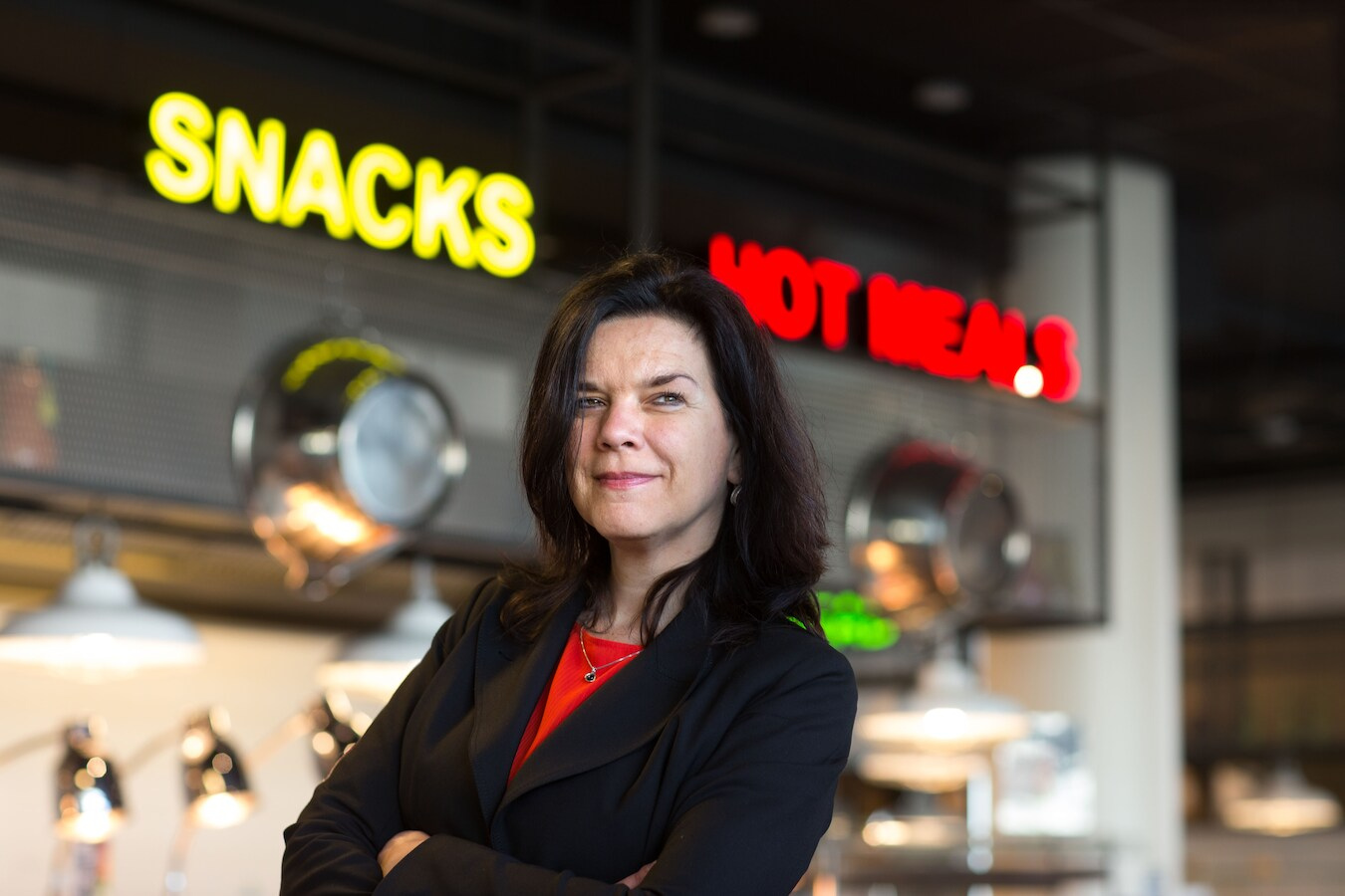 Sandra Mulkens poseert voor de vcmera, bijzonder hoogleraar Voedingsstoornis ARFID